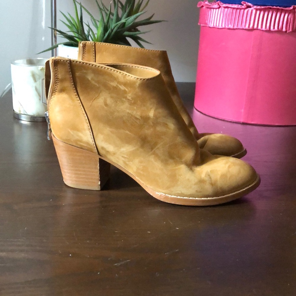 ALDO faux suede booties w/ zipper on heel